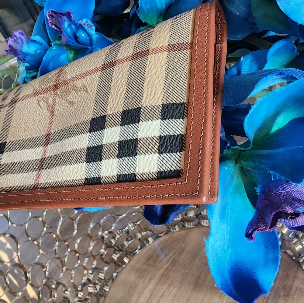 Authentic Burberry Checked Canvas Continental Wallet with Brown Trim - Picture 6 of 12